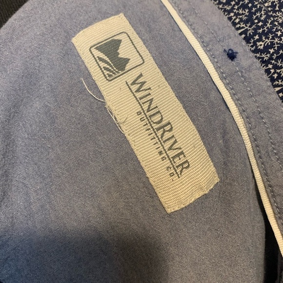 Wind River  shirt in size M - Picture 7 of 8